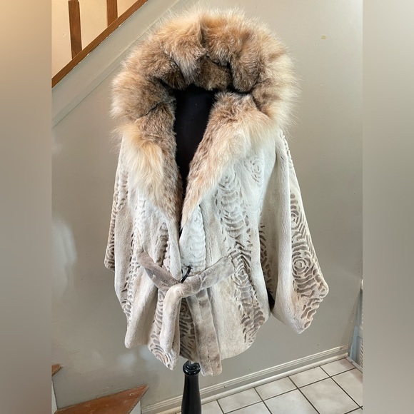 Luxurious Iceberg Laser Cut Perl Sheared Mink Fur Jacket/Cape Style Jacket NWT🏷️ - Picture 4 of 12